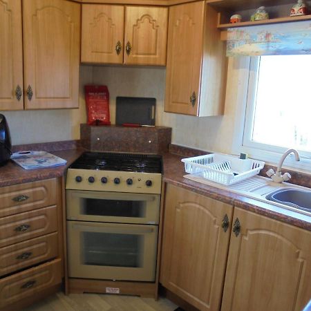 Waterside: Waterside Salisbury:- 6 Berth Large Wrap Around Veranda Инголдмелс Екстериор снимка