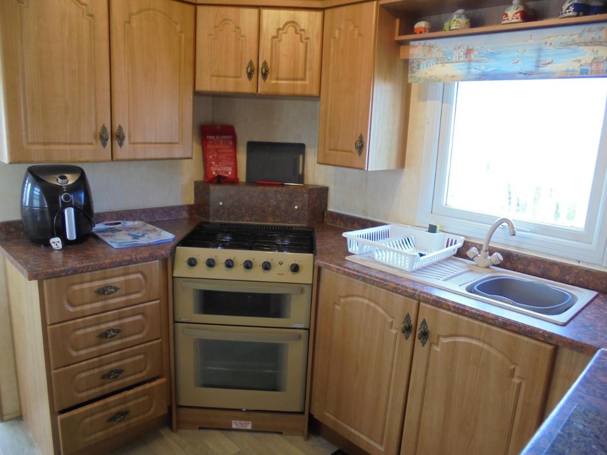 Waterside: Waterside Salisbury:- 6 Berth Large Wrap Around Veranda Инголдмелс Екстериор снимка