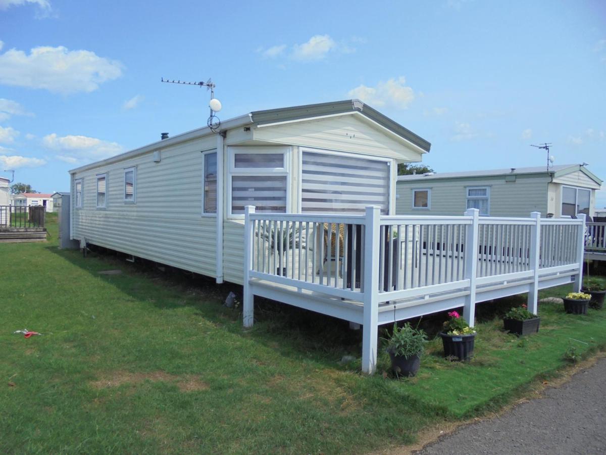 Waterside: Waterside Salisbury:- 6 Berth Large Wrap Around Veranda Инголдмелс Екстериор снимка