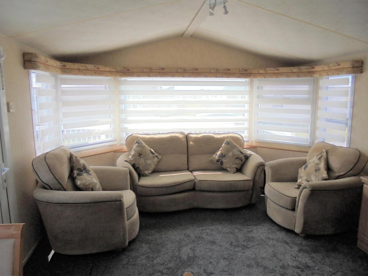 Waterside: Waterside Salisbury:- 6 Berth Large Wrap Around Veranda Инголдмелс Екстериор снимка