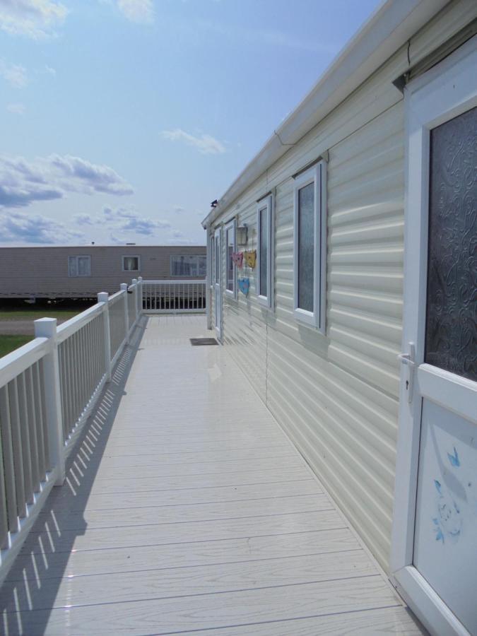 Waterside: Waterside Salisbury:- 6 Berth Large Wrap Around Veranda Инголдмелс Екстериор снимка