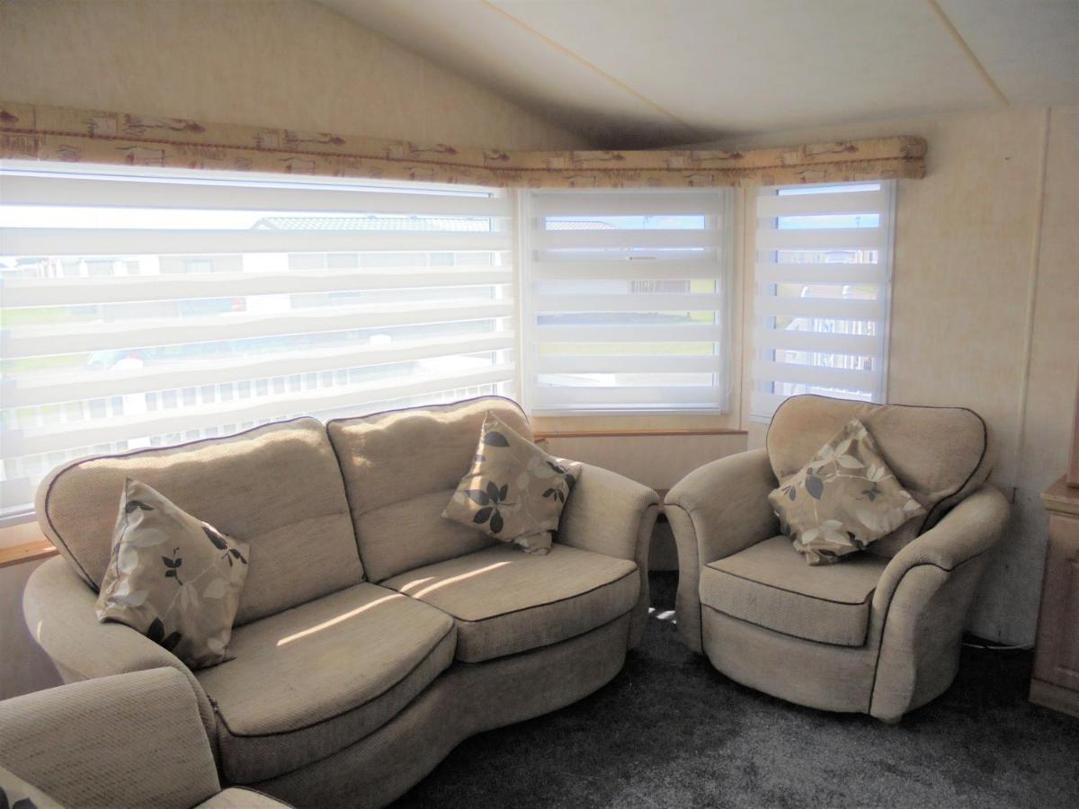 Waterside: Waterside Salisbury:- 6 Berth Large Wrap Around Veranda Инголдмелс Екстериор снимка
