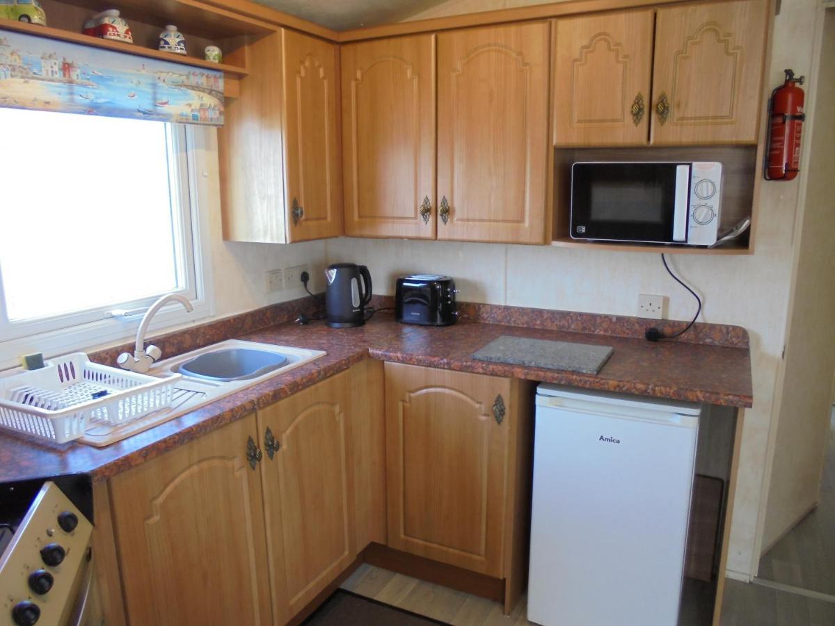Waterside: Waterside Salisbury:- 6 Berth Large Wrap Around Veranda Инголдмелс Екстериор снимка