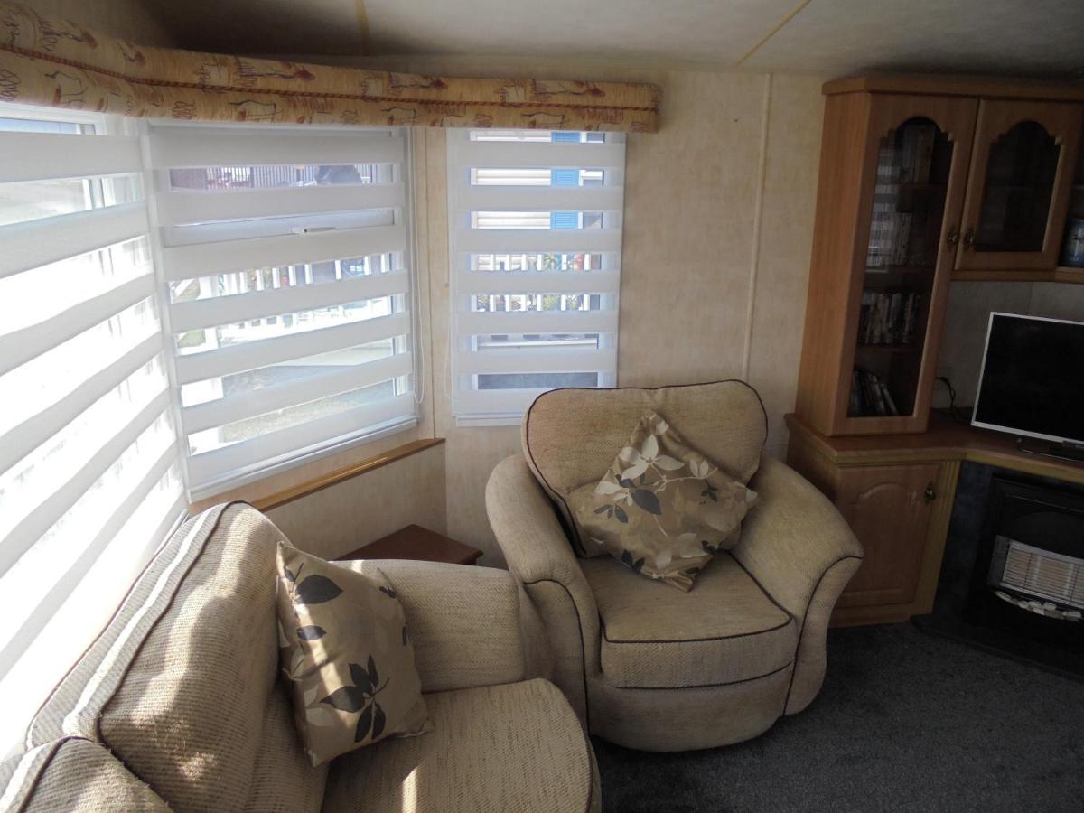 Waterside: Waterside Salisbury:- 6 Berth Large Wrap Around Veranda Инголдмелс Екстериор снимка